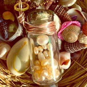 🤍🤍Ethereal faux pearls & wire bottle necklace